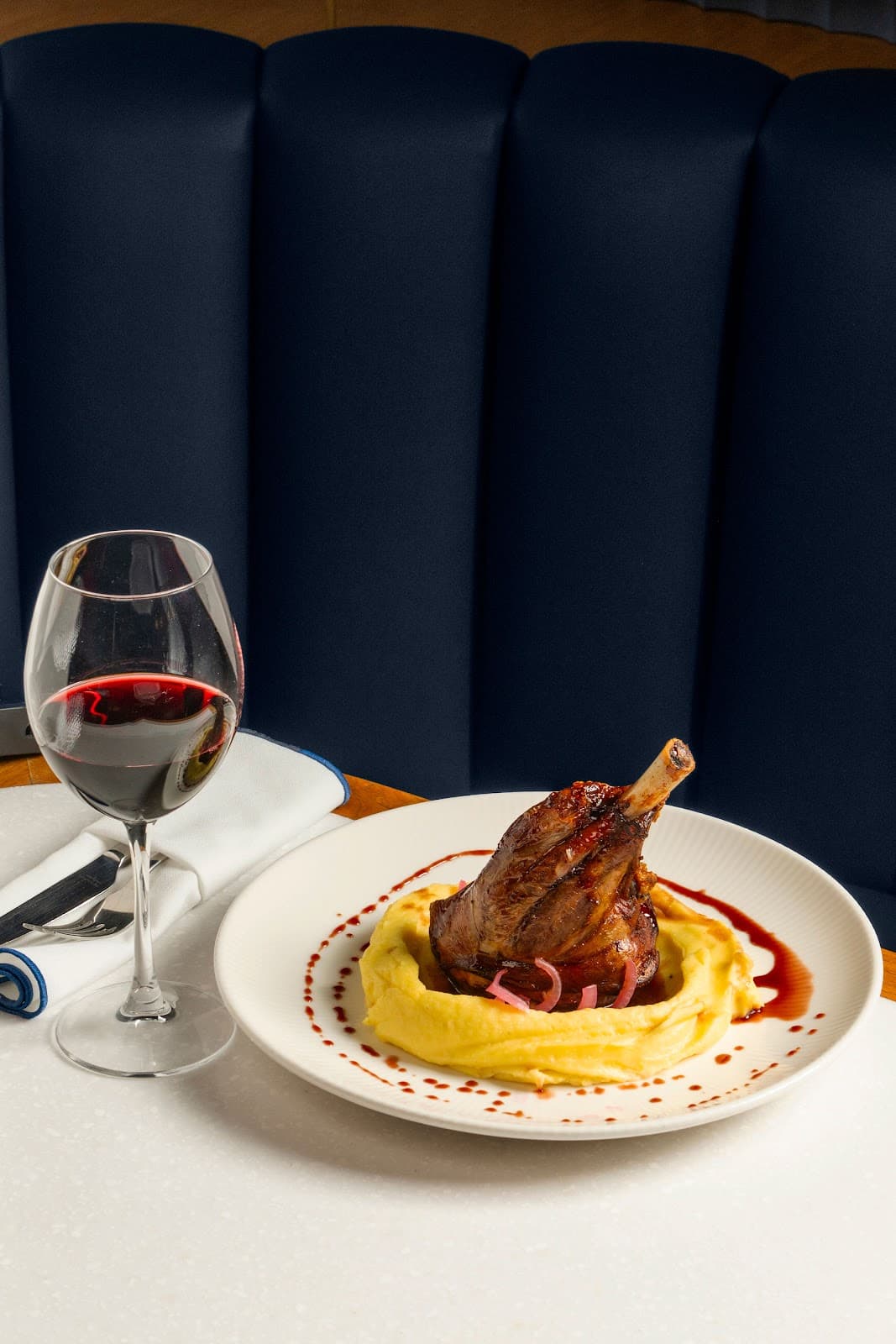 1896 Brasserie & Lounge 3