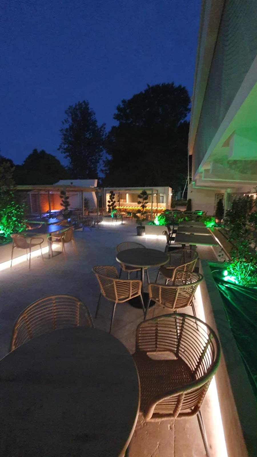 Amur Restaurant & Lounge