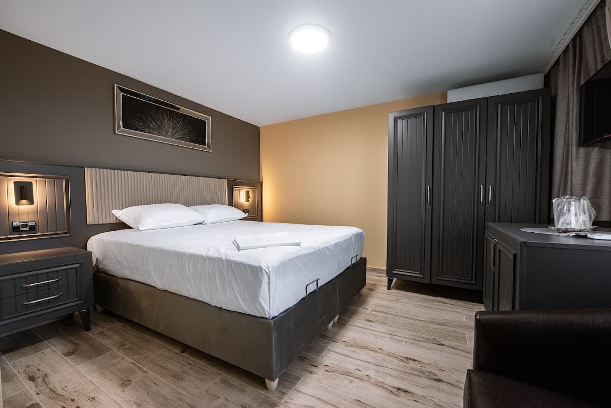 Grand Taverna Boutique 3