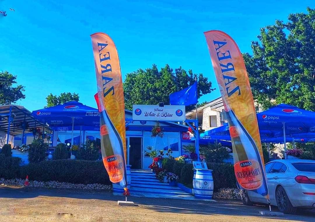 Restaurant White & Blue 3