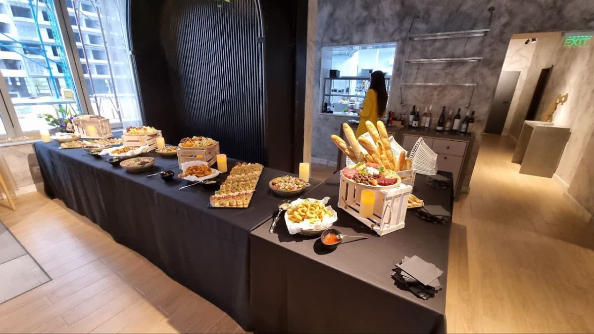 Signature RESTAURANT