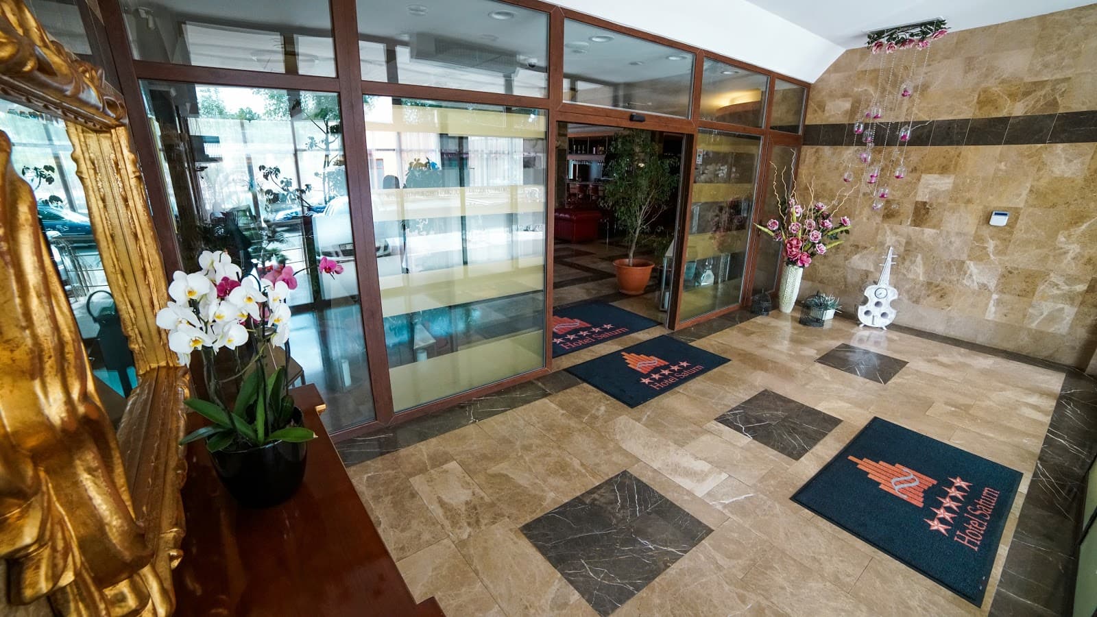 Saturn — imagine 5