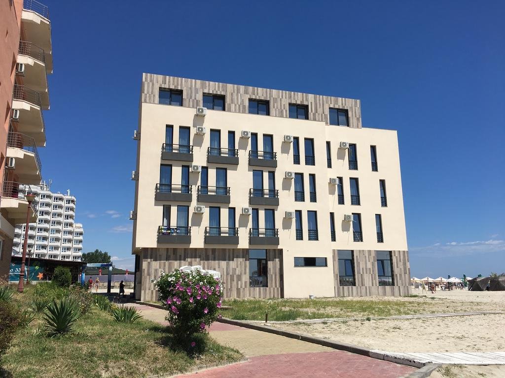 Beach Rooms 2