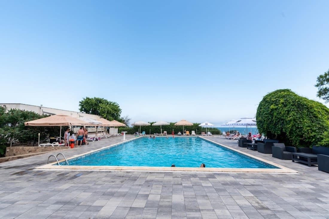 Hotel Capitol Jupiter - Vedere la mare, Piscina, Restaurant, Terasa, Loc de Joaca si Plaja 3