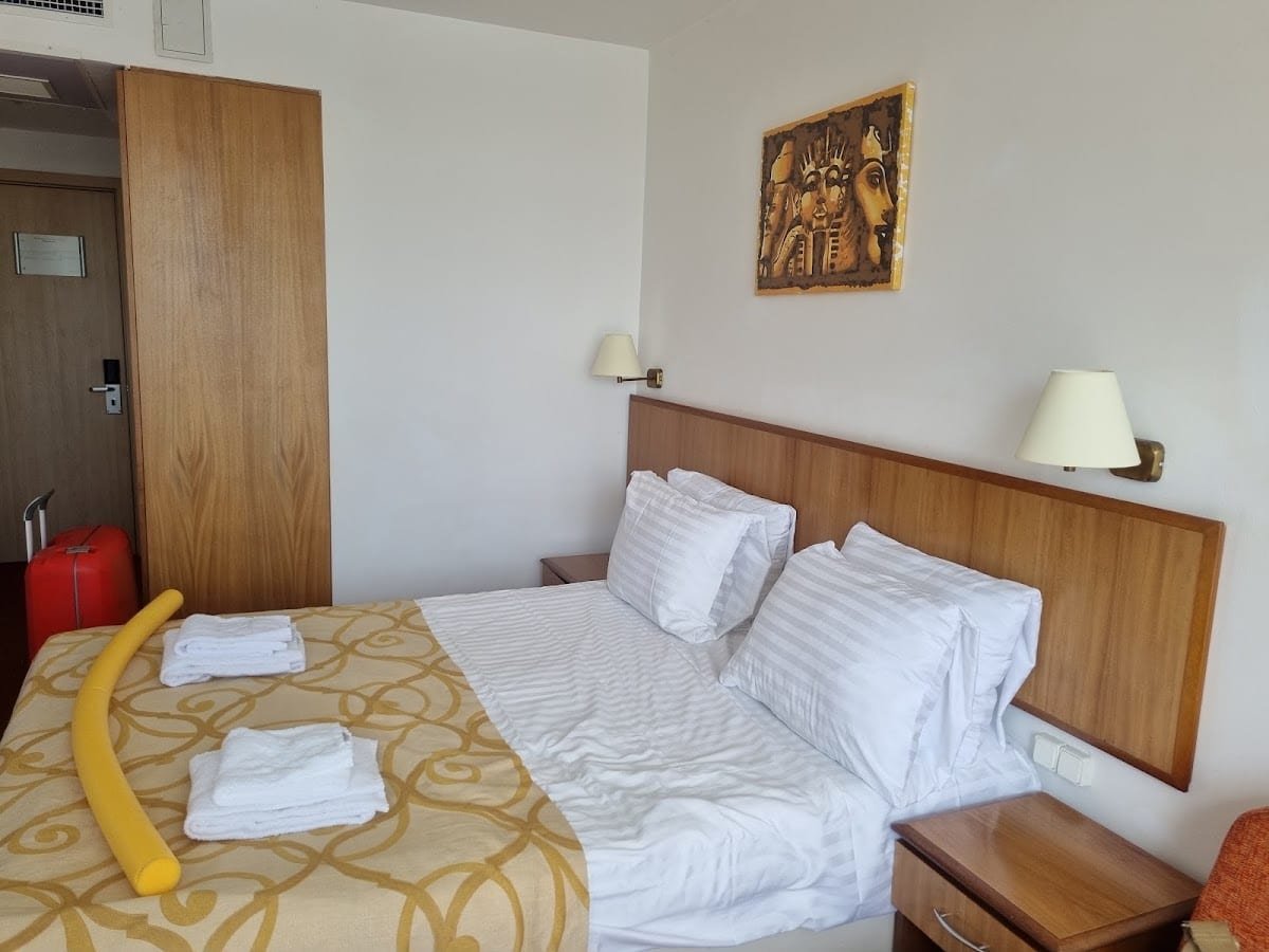 Hotel Cleopatra Saturn 3