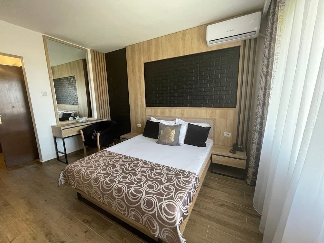 Hotel Tomis 2