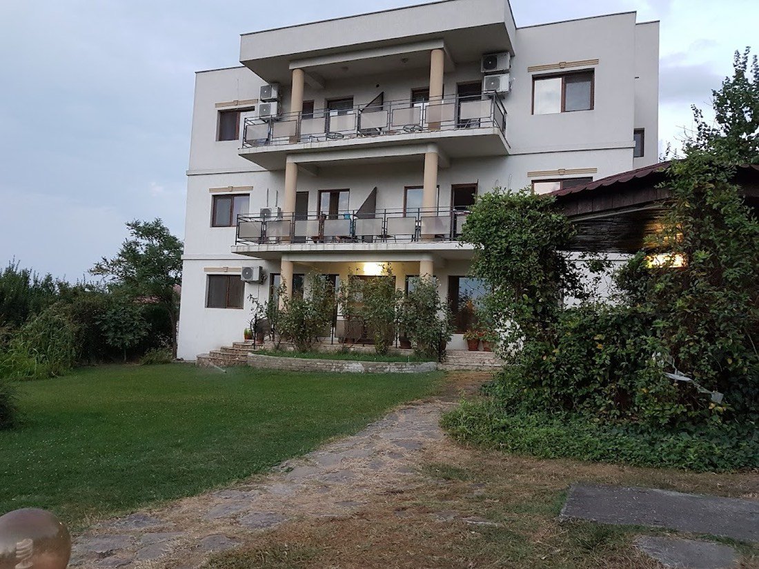 Vila Lacul Sarat 3