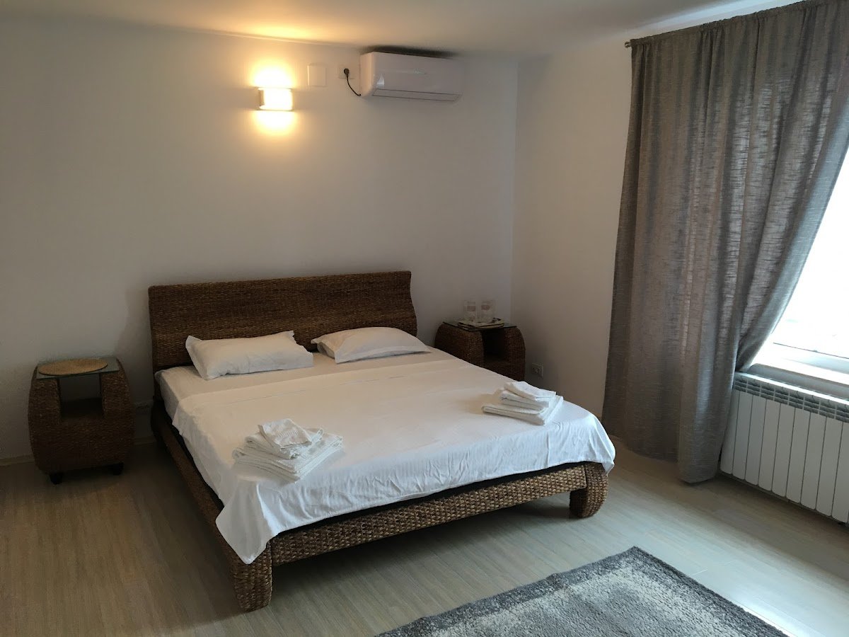 VILA REGAL Mamaia 2
