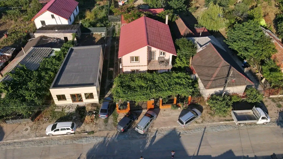 Vila si casa Kara