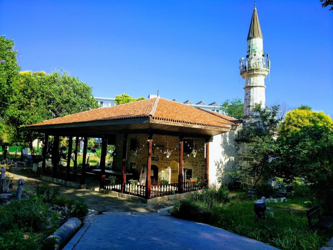 Geamia Esmahan Sultan 3