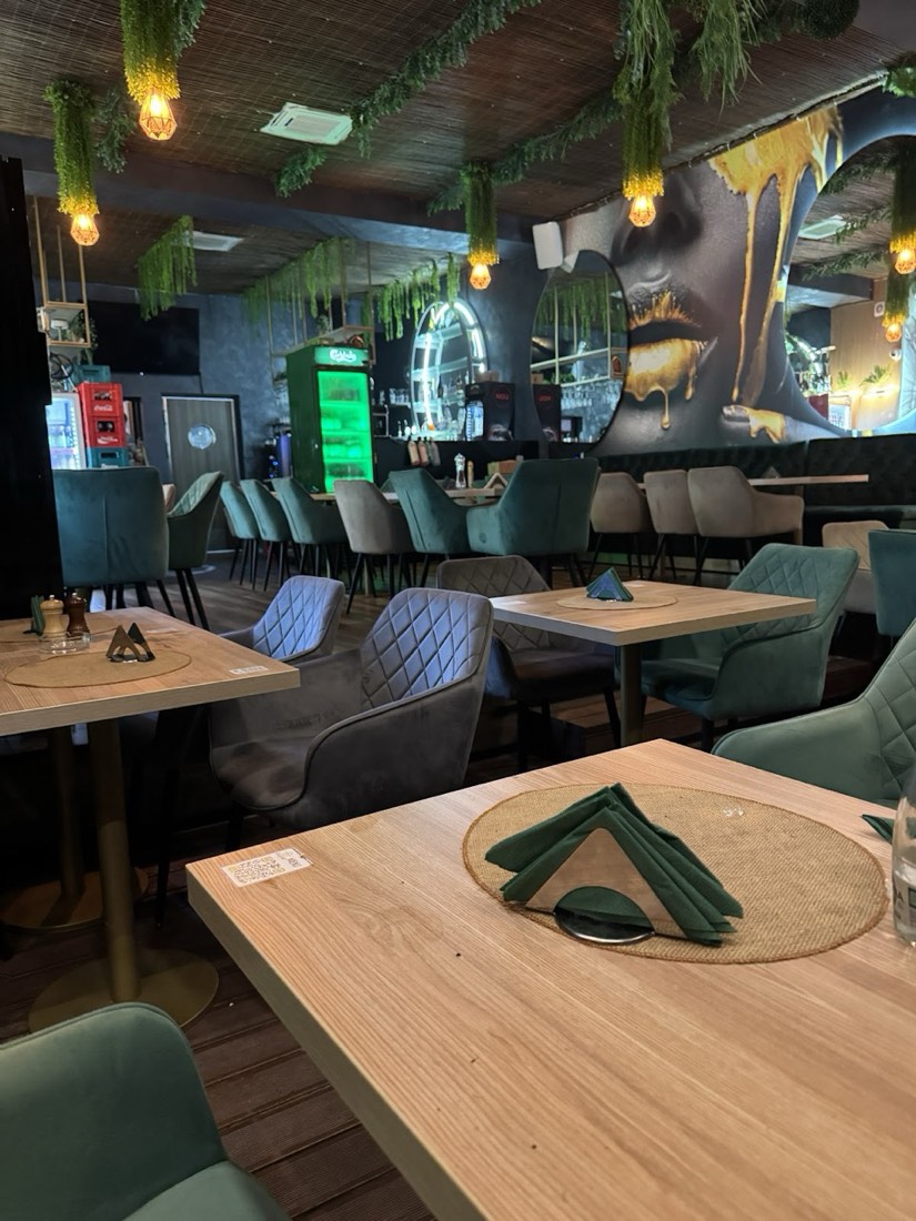 Ce La Vie Lounge